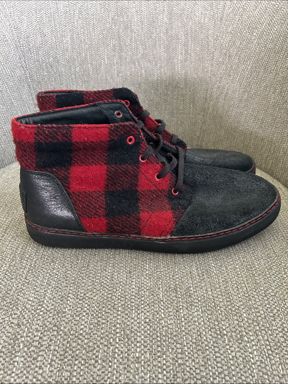 UGG Men's Alin Plaid Chukka Boots - Picture 3 of 6